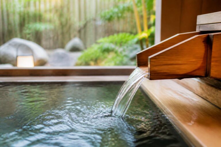 指宿温泉で露天風呂付き客室のあるカップル向け宿は？